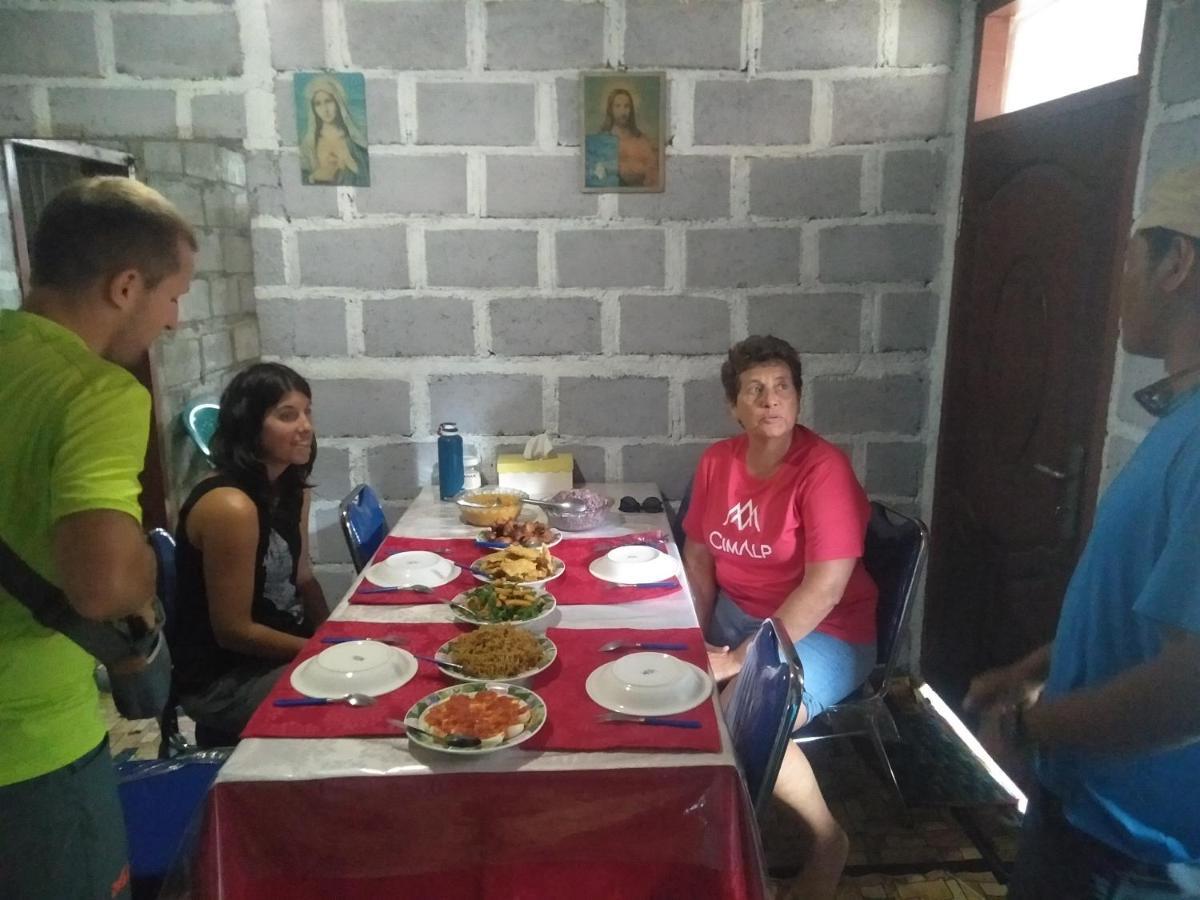 Arnolds Familly Homestay Bajawa المظهر الخارجي الصورة