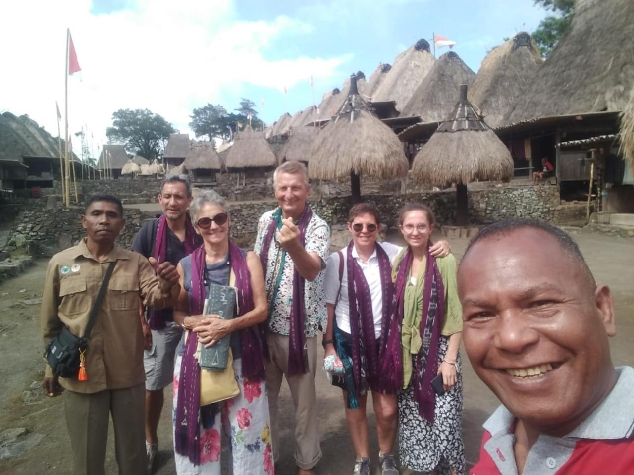 Arnolds Familly Homestay Bajawa المظهر الخارجي الصورة