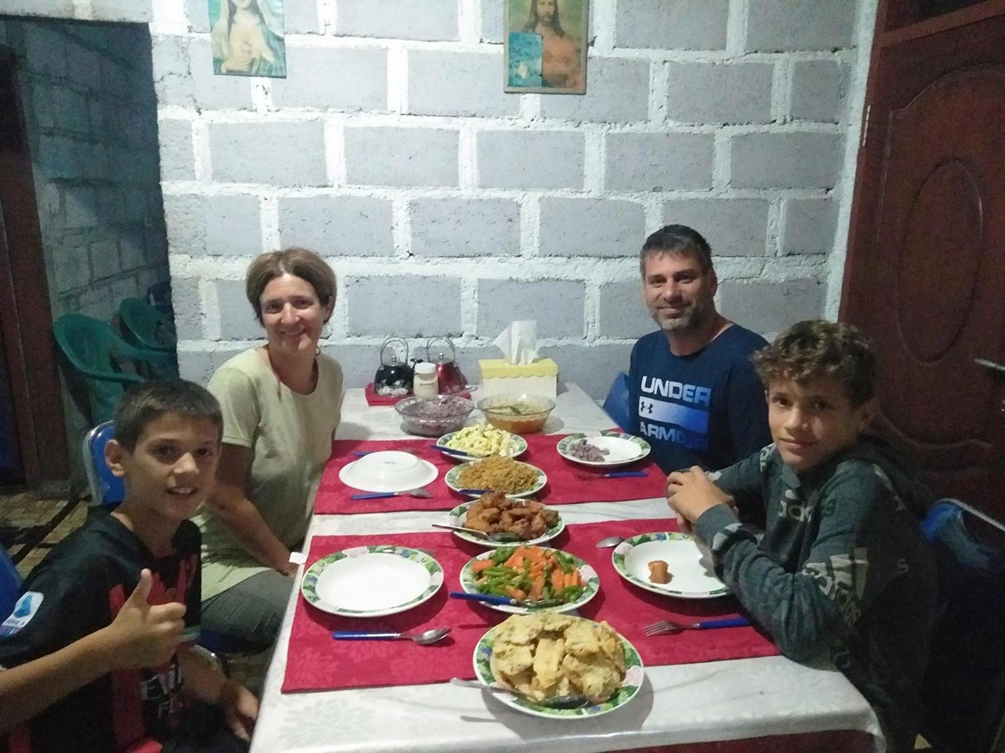 Arnolds Familly Homestay Bajawa المظهر الخارجي الصورة